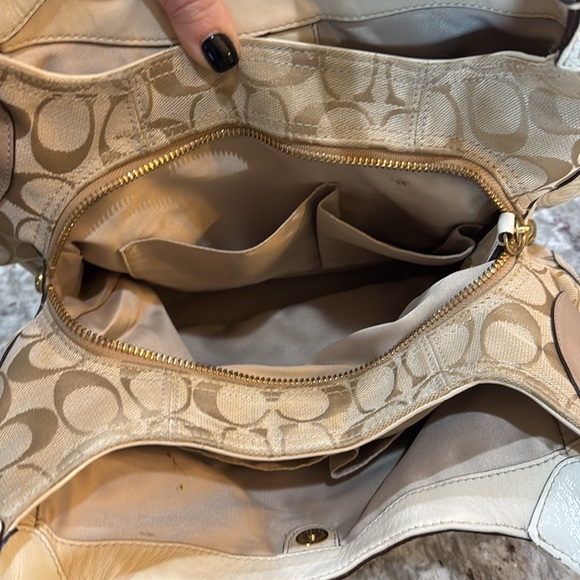 Tan/cream Coach shoulder bag - Picture 4 of 11